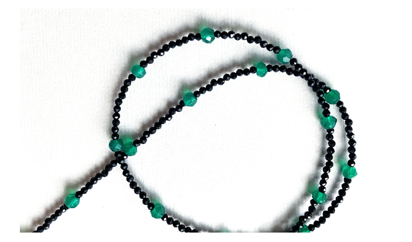 GREEN ONYX &amp; BLACK SPINEL NECKLACE